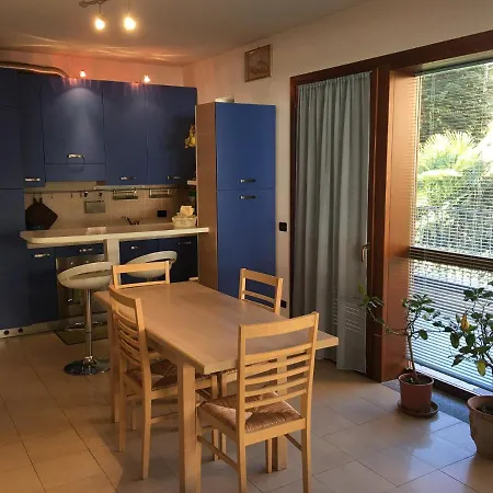 A Due Passi Dal Lago Apartment *